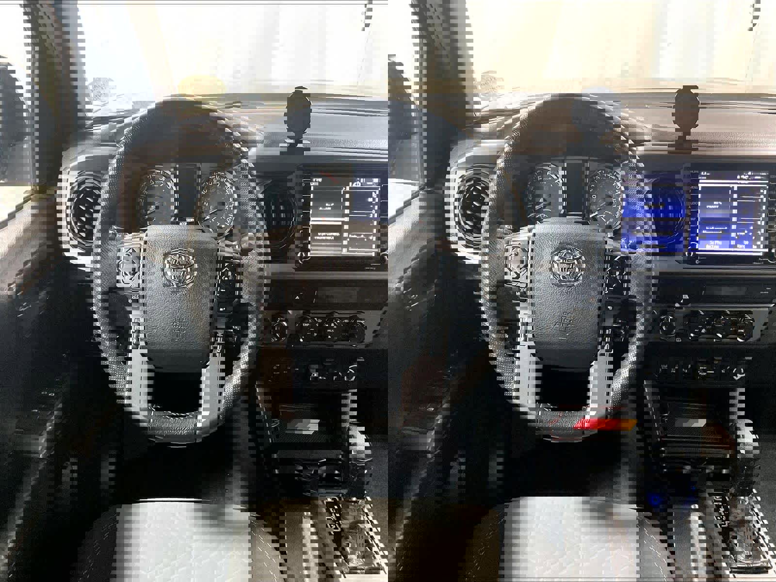 Used 2022 Toyota Tacoma TRD Off-Road image 17