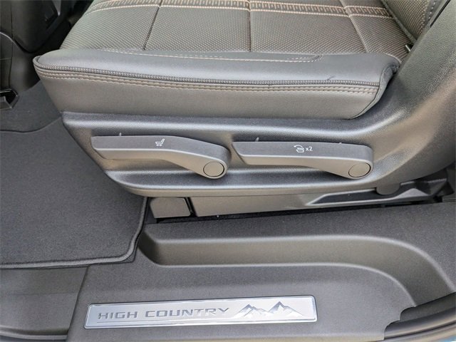 New 2025 Chevrolet Suburban High Country image 31