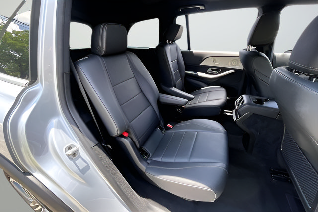 Used 2025 Mercedes-Benz GLS 450 4MATIC image 18