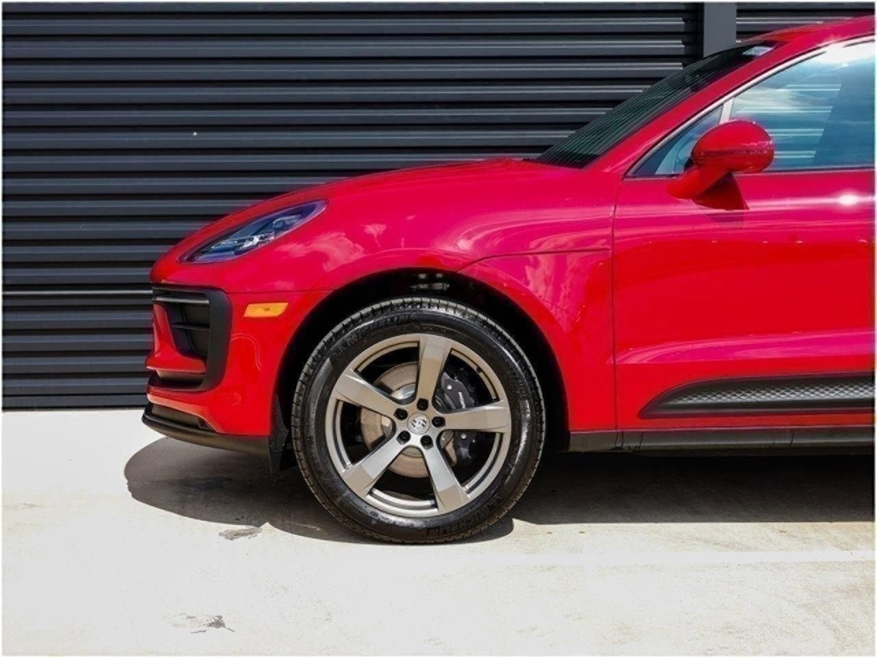Certified 2025 Porsche Macan AWD/4WD image 11