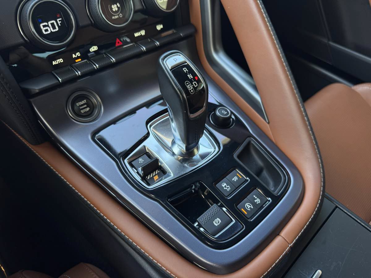 Used 2018 Jaguar F-TYPE Coupe RWD image 25