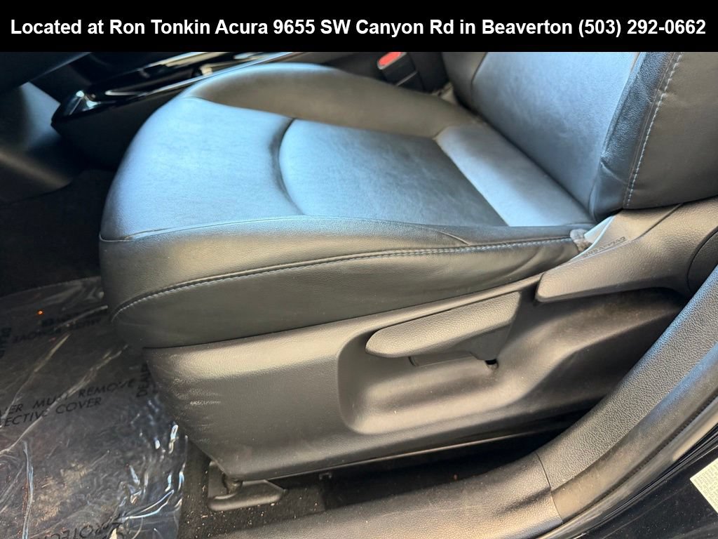 Used 2017 Toyota Prius Three Touring w/ Carpet Mat Package FWD image 13