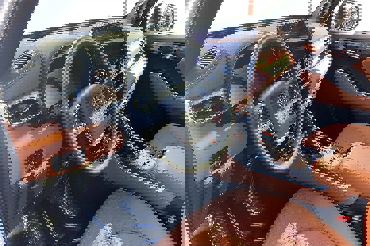 Used 2024 Toyota Highlander Platinum image 18