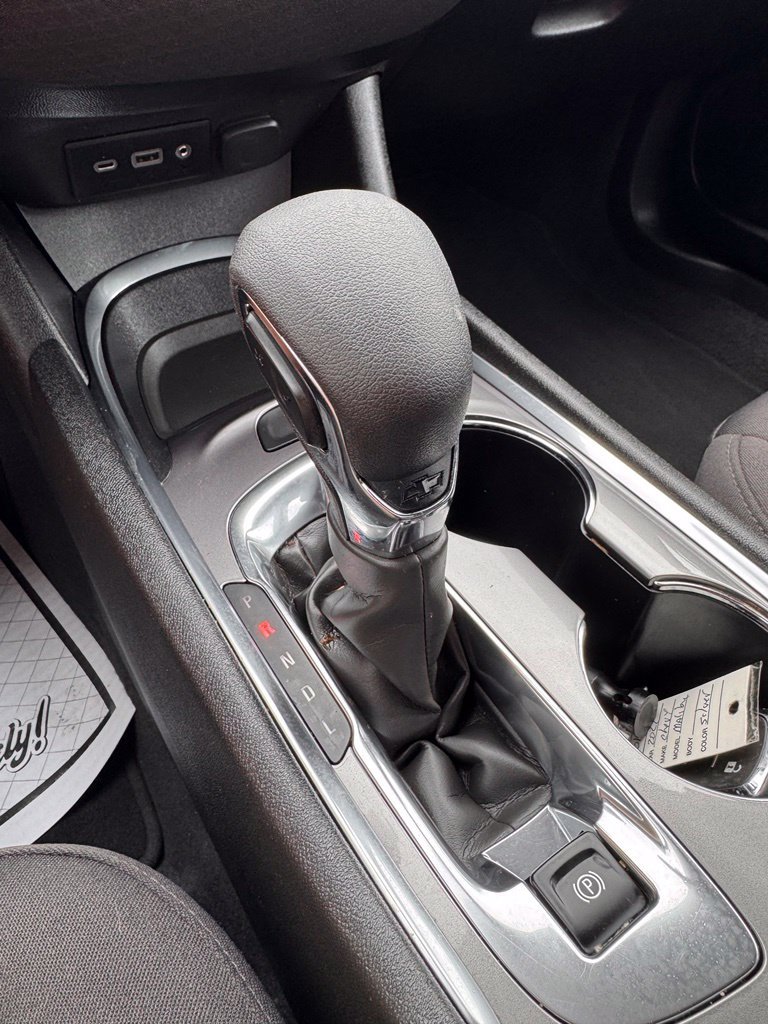 Used 2022 Chevrolet Malibu LT FWD image 21
