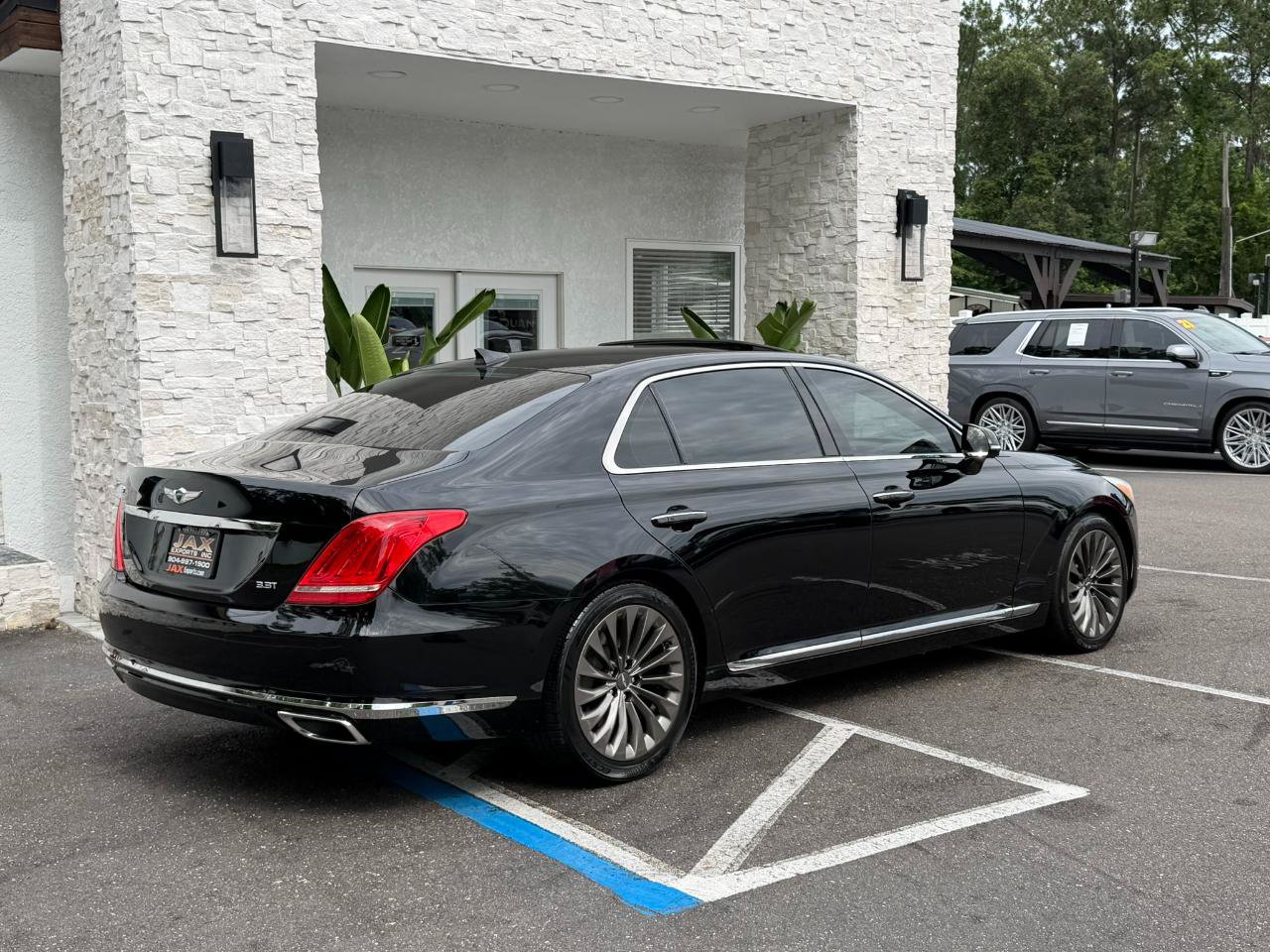 Used 2017 Genesis G90 3.3T Premium RWD image 16