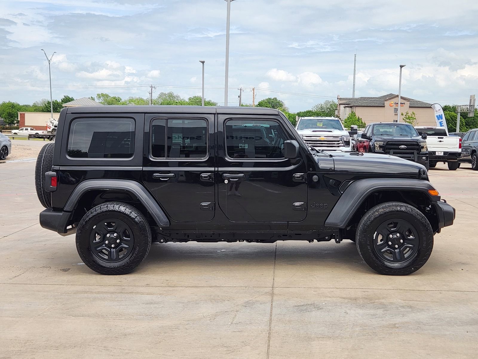 Used 2025 Jeep Wrangler Sport image 7