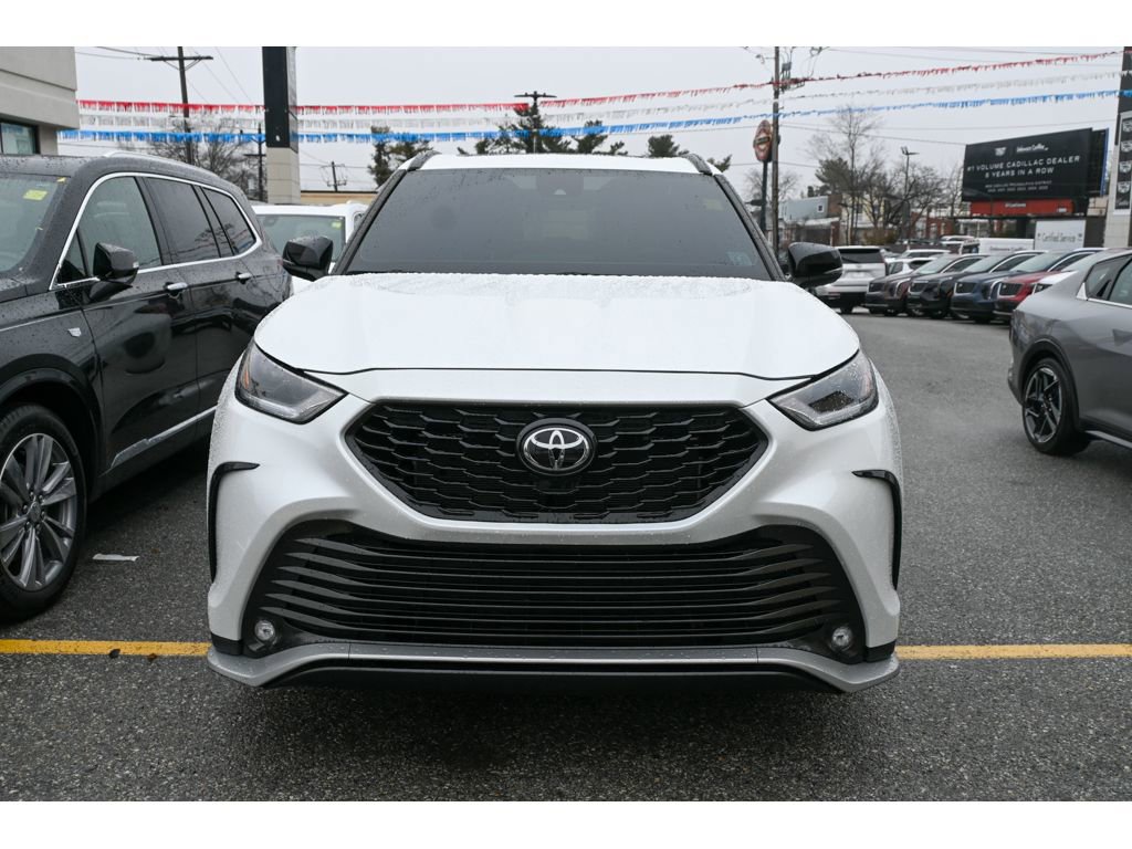 Used 2024 Toyota Highlander XSE image 3