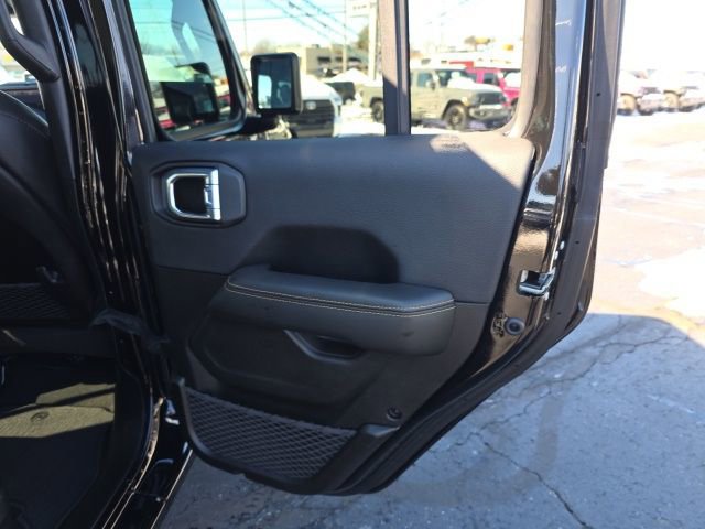 Used 2025 Jeep Wrangler Unlimited Sahara w/ Safety Group image 43