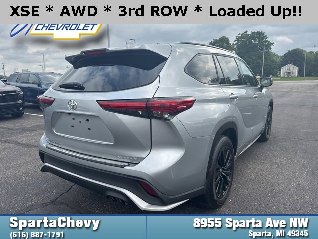 Used 2023 Toyota Highlander XSE image 3