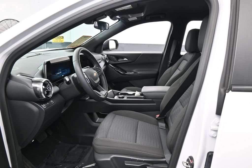 Used 2026 Chevrolet Equinox LT FWD image 10