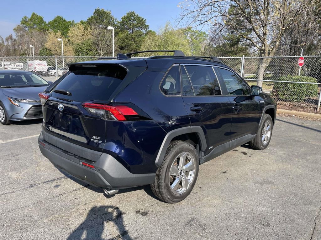 Used 2021 Toyota RAV4 XLE Premium image 10