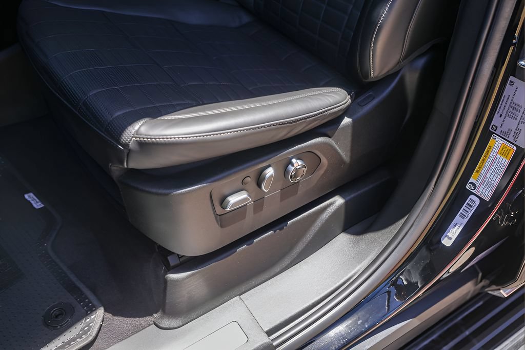 Certified 2023 Cadillac Escalade Premium Luxury Platinum AWD/4WD image 8