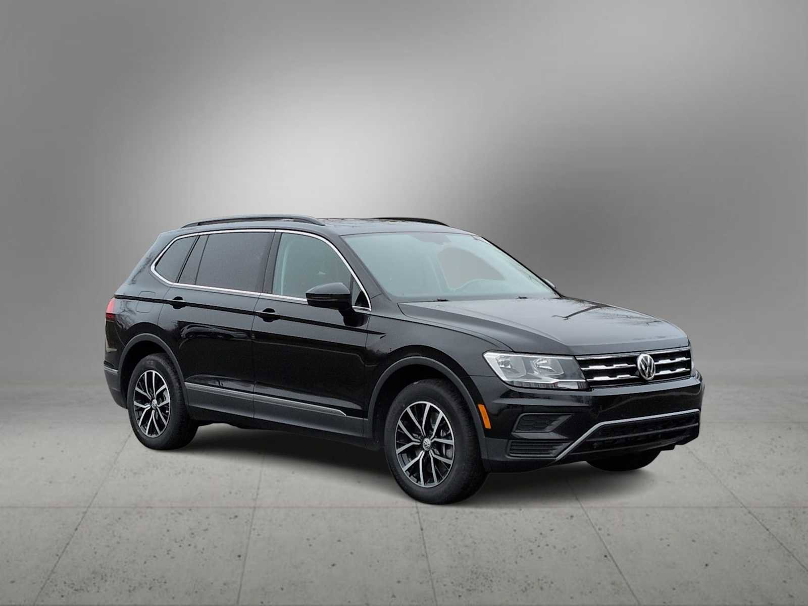 Used 2021 Volkswagen Tiguan SE AWD/4WD image 2