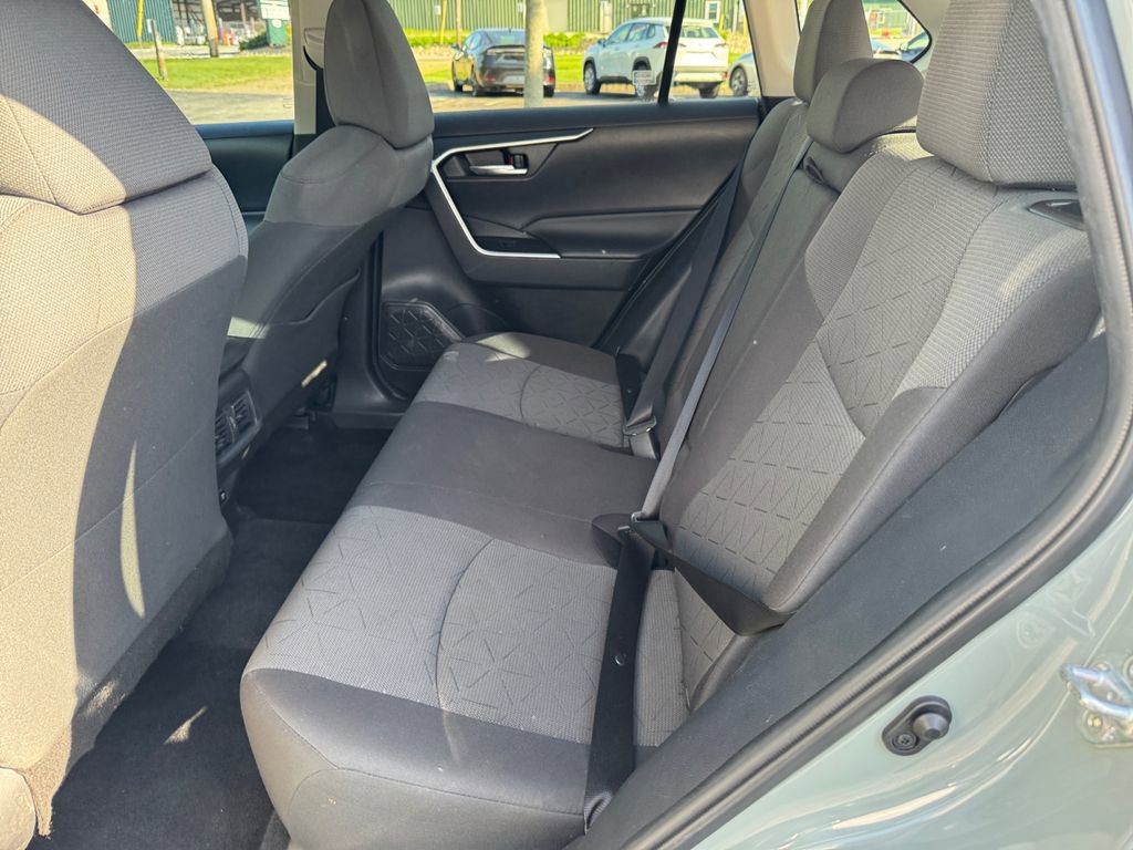 Used 2020 Toyota RAV4 XLE w/ Convenience Package AWD/4WD image 18