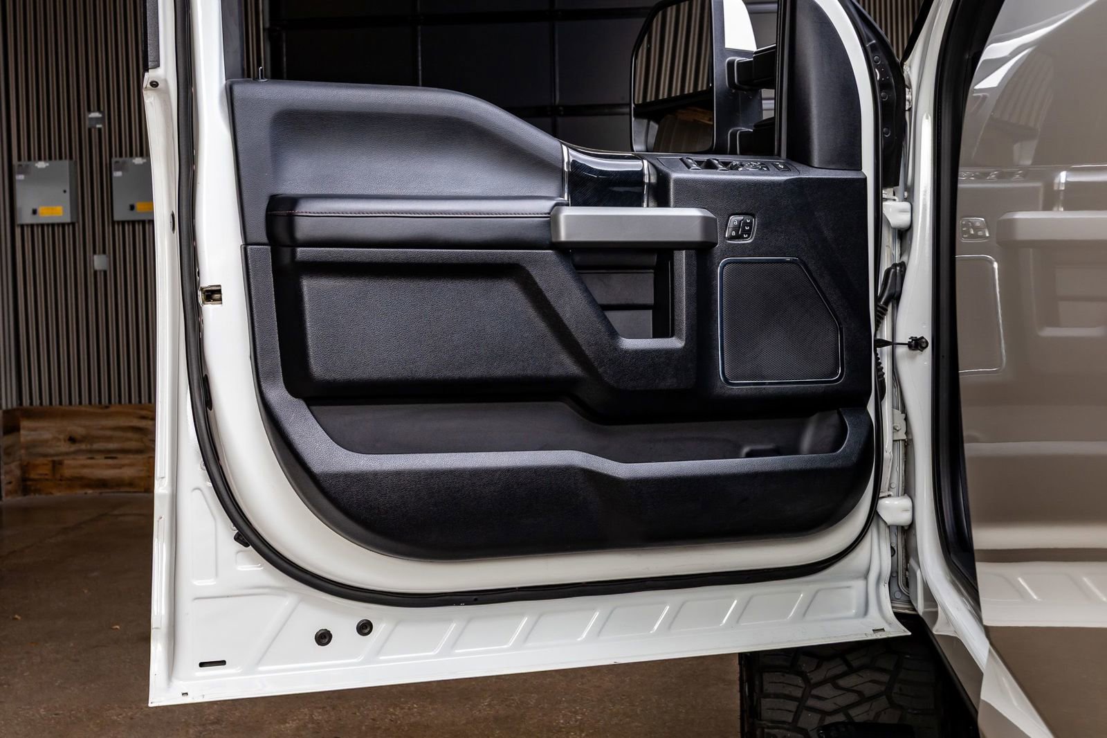 Used 2021 Ford F250 Platinum w/ FX4 Off-Road Package image 35