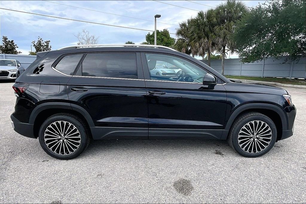New 2026 Volkswagen Taos SE FWD image 4