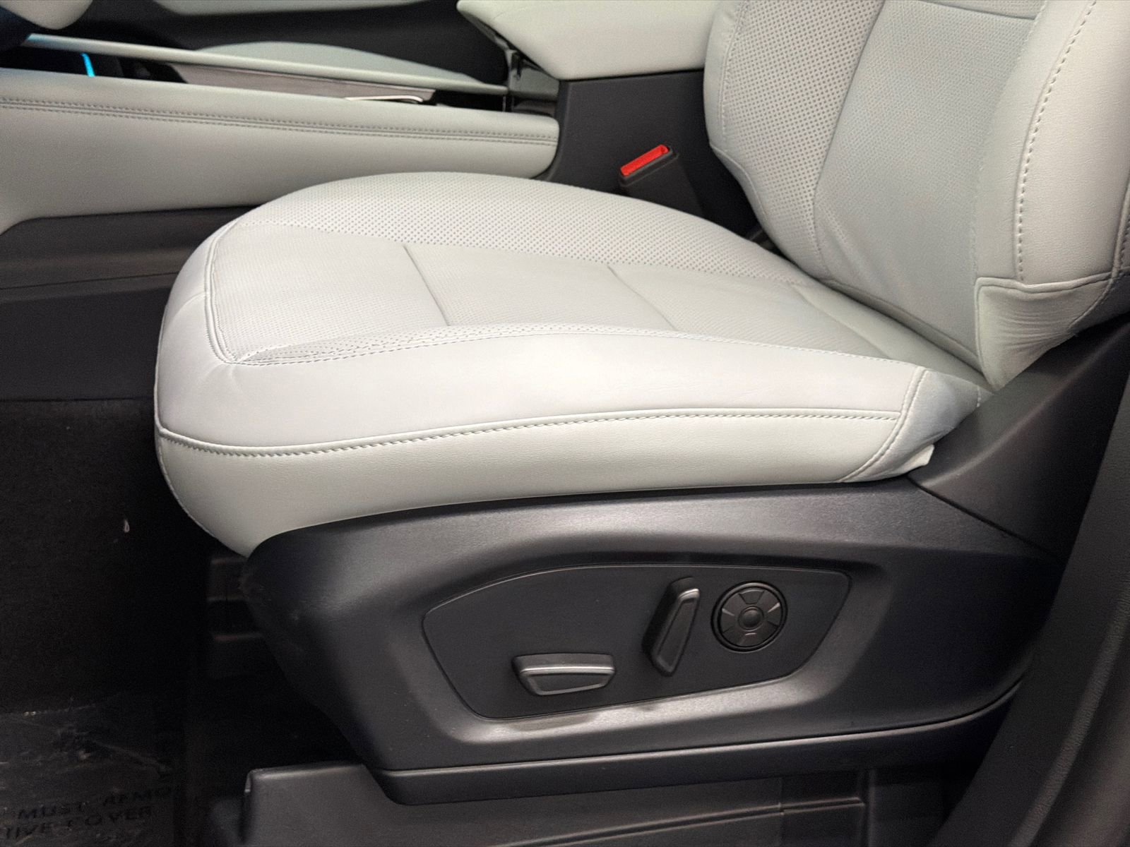 New 2026 Ford Explorer Platinum w/ LUX Leather Package image 17