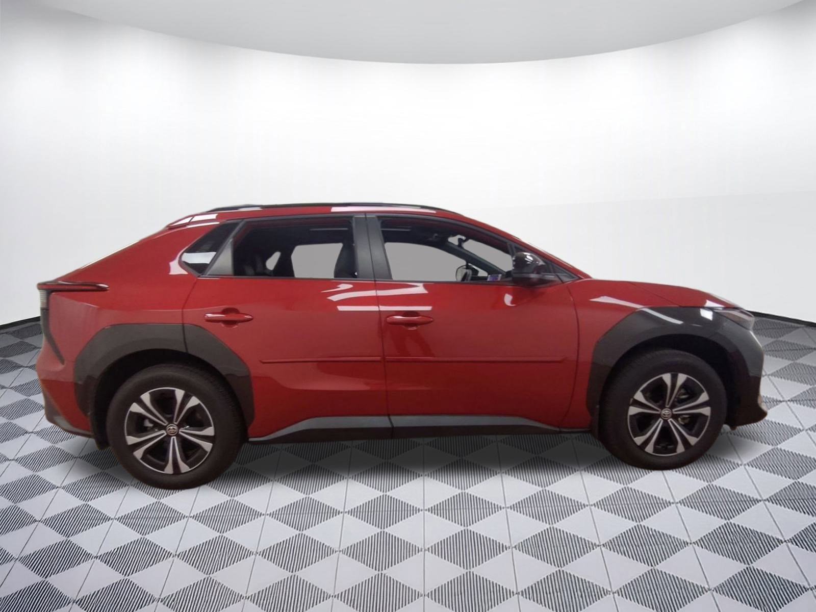 Used 2023 Toyota bZ4X XLE w/ Weather Package image 8