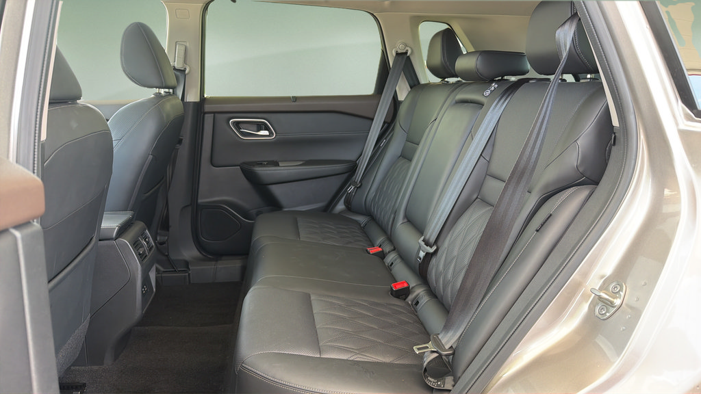 Certified 2023 Nissan Rogue Platinum AWD/4WD image 16