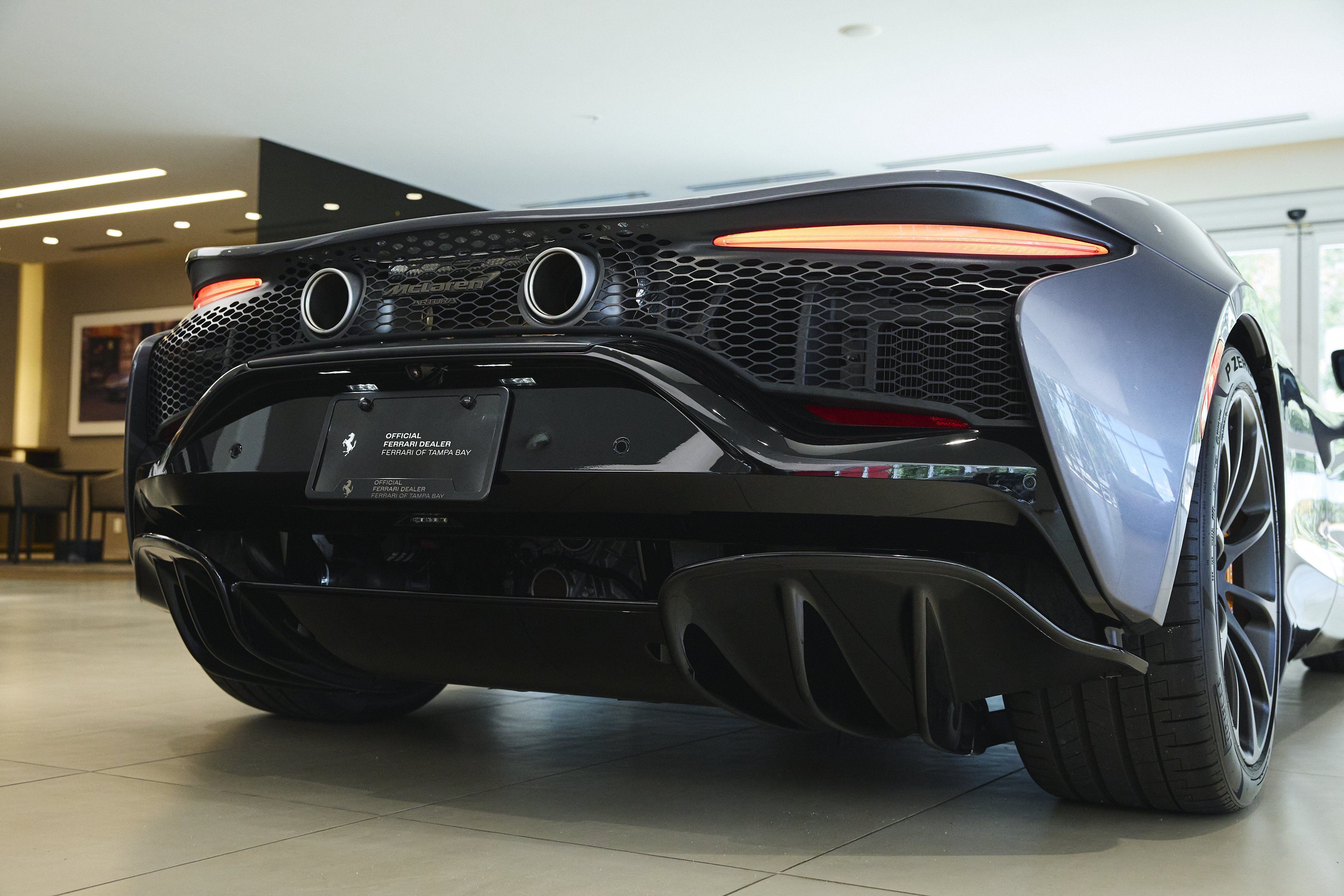 Used 2025 McLaren Artura Spider RWD image 16