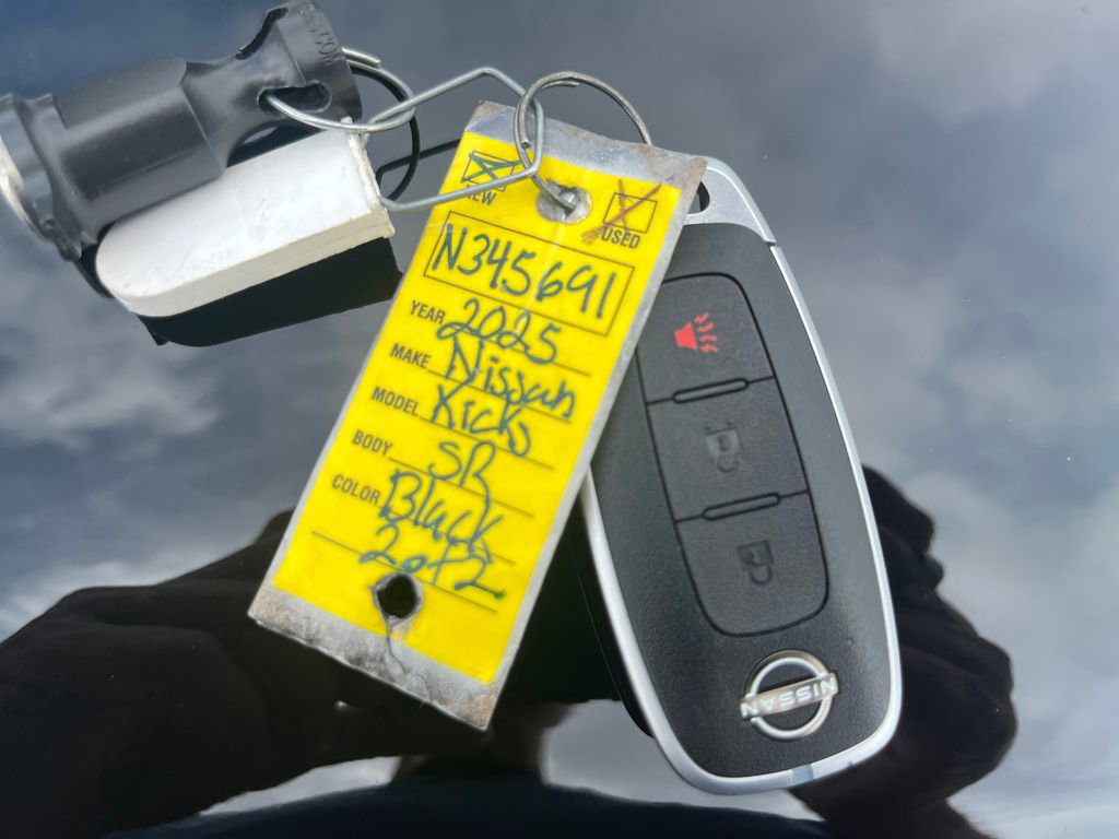 Certified 2025 Nissan Kicks SR w/ Illumination Package image 31