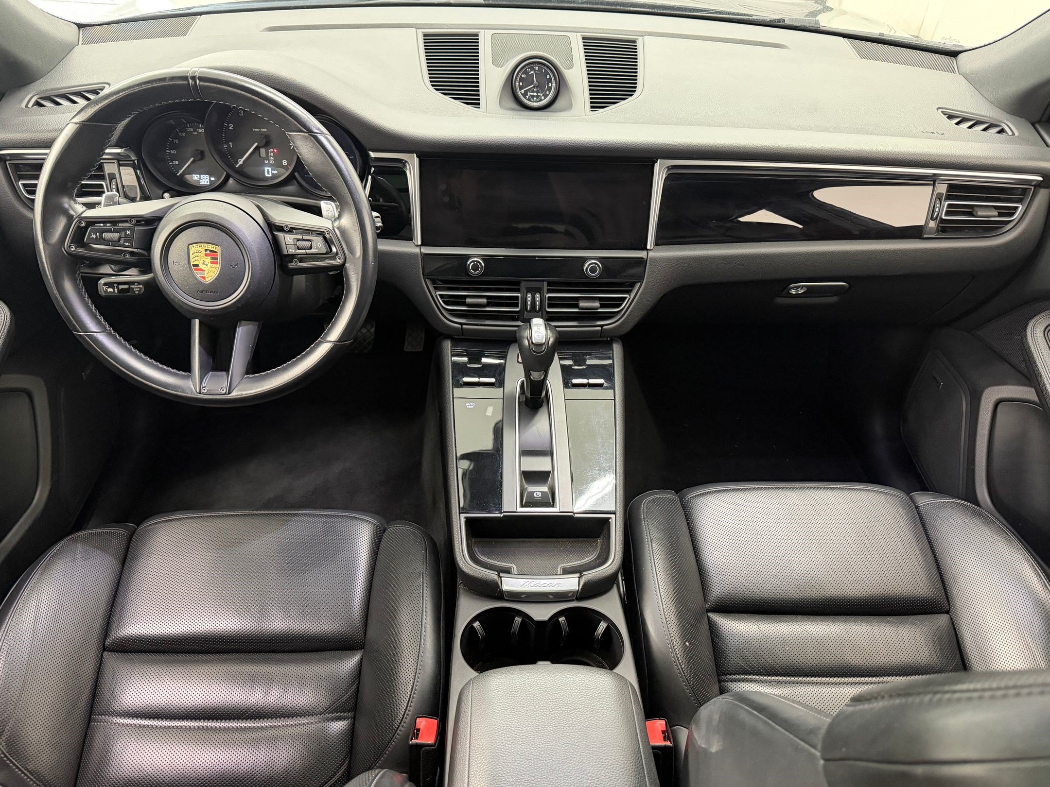 Used 2024 Porsche Macan AWD/4WD image 16