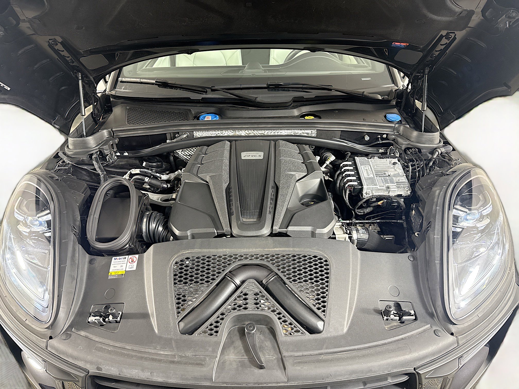 Used 2023 Porsche Macan S image 38