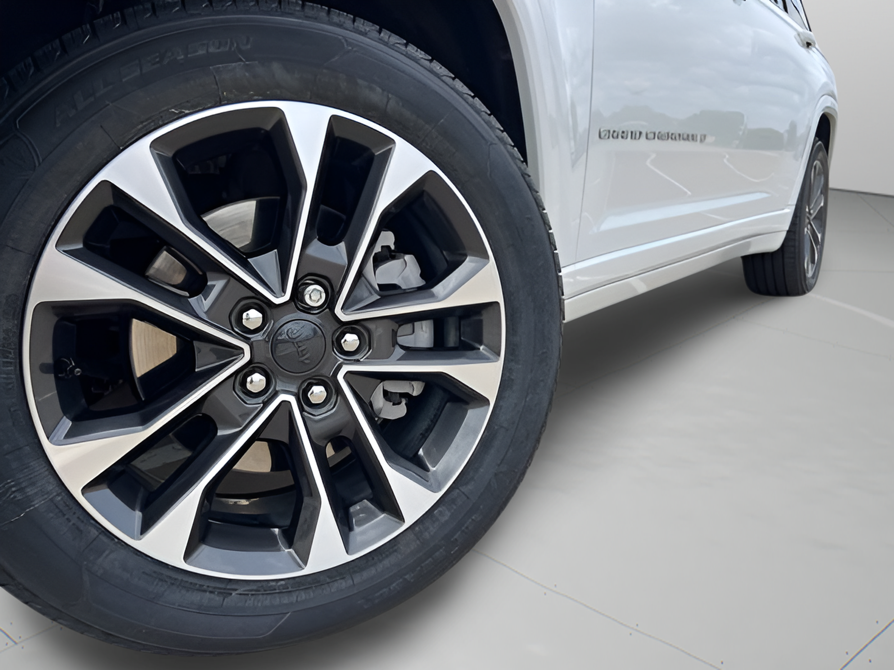 Used 2024 Jeep Grand Cherokee L Overland w/ Advanced Protech Group III AWD/4WD image 35