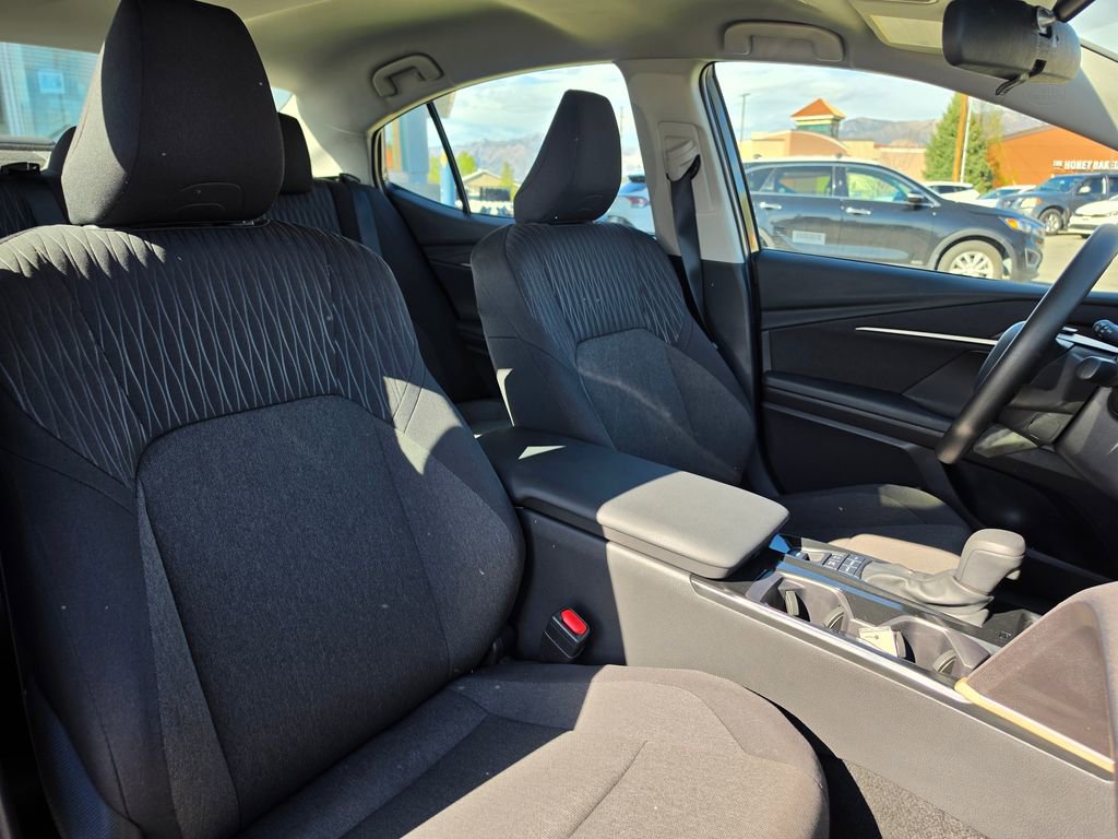 Used 2025 Toyota Camry LE FWD image 13