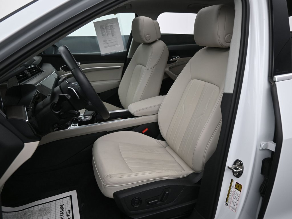 Used 2024 Audi Q8 e-tron Premium image 29