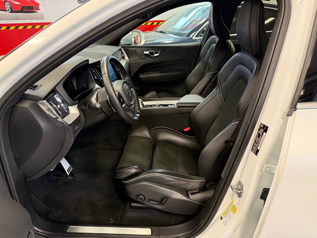 Used 2019 Volvo XC60 T8 R-Design w/ Advanced Package AWD/4WD image 23