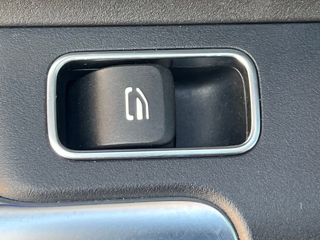 Certified 2022 Mercedes-Benz GLA 250 4MATIC image 38