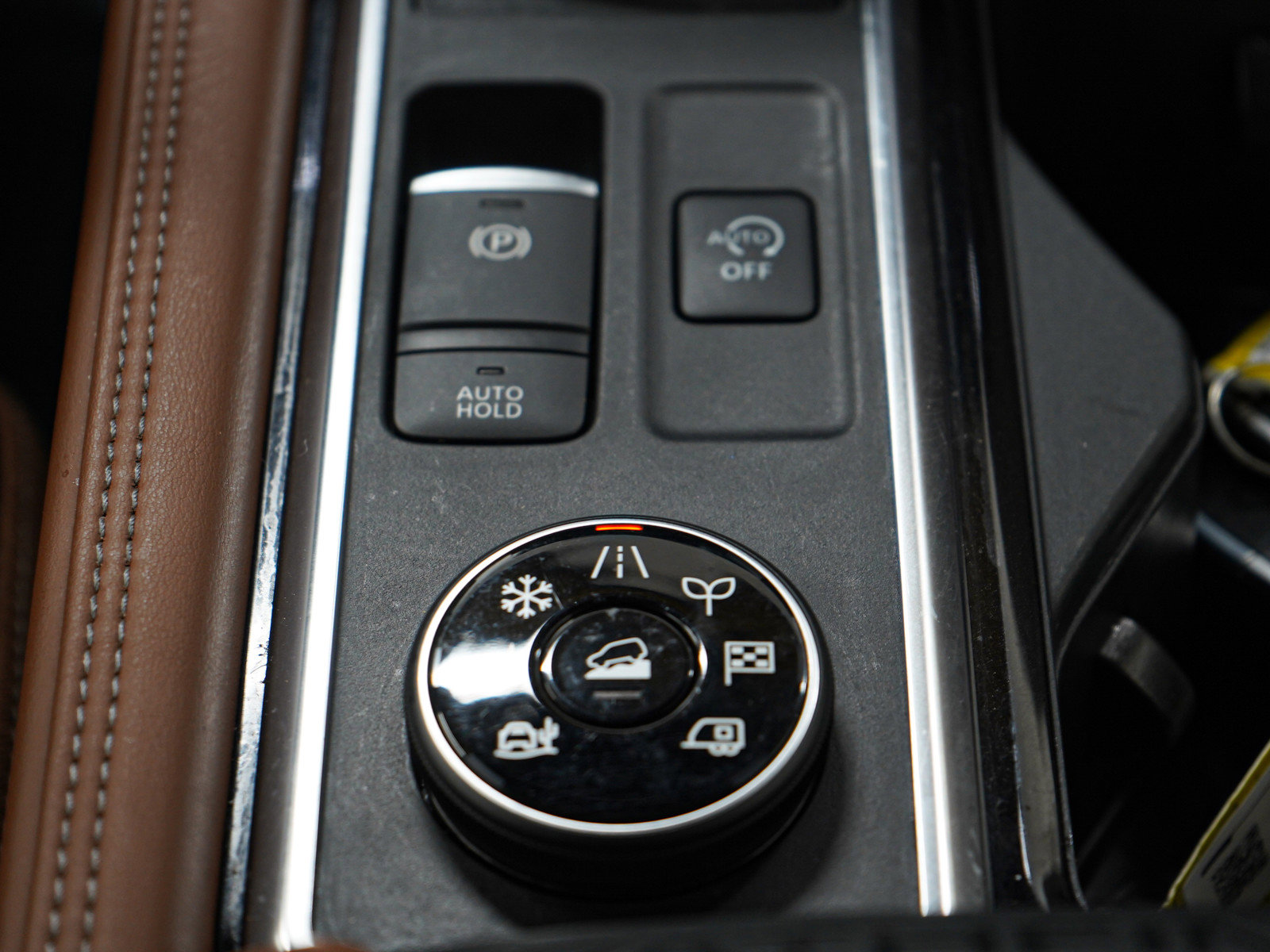 Used 2025 Nissan Pathfinder Platinum w/ Cargo Package image 22