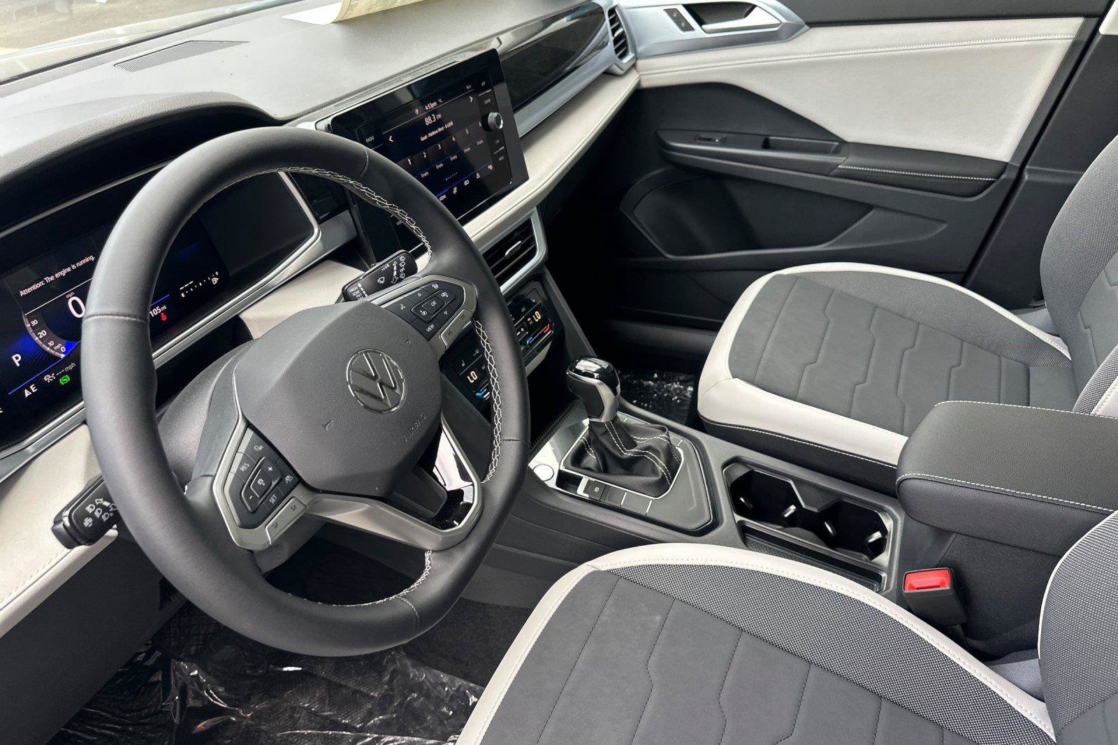 New 2026 Volkswagen Taos SE FWD image 10