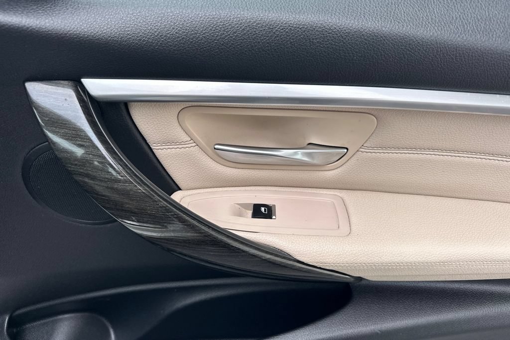 Used 2018 BMW 330i Sedan RWD image 18