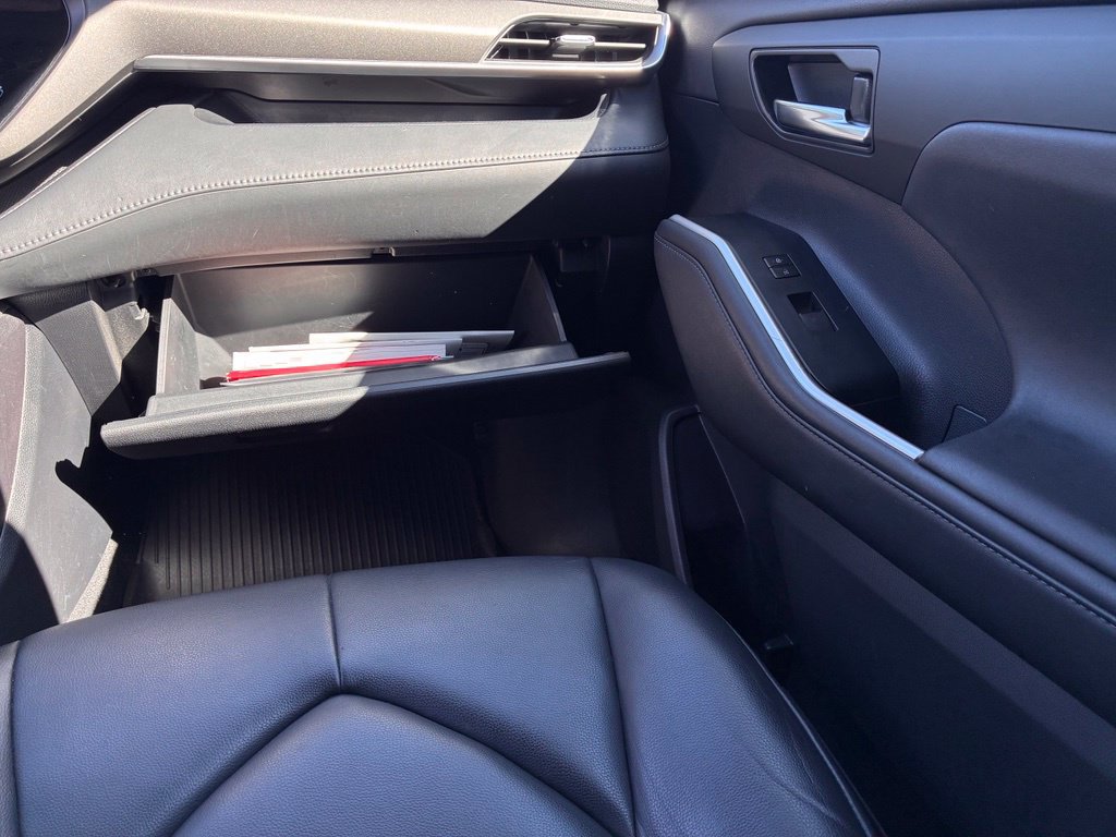 Used 2021 Toyota Highlander XLE AWD/4WD image 43