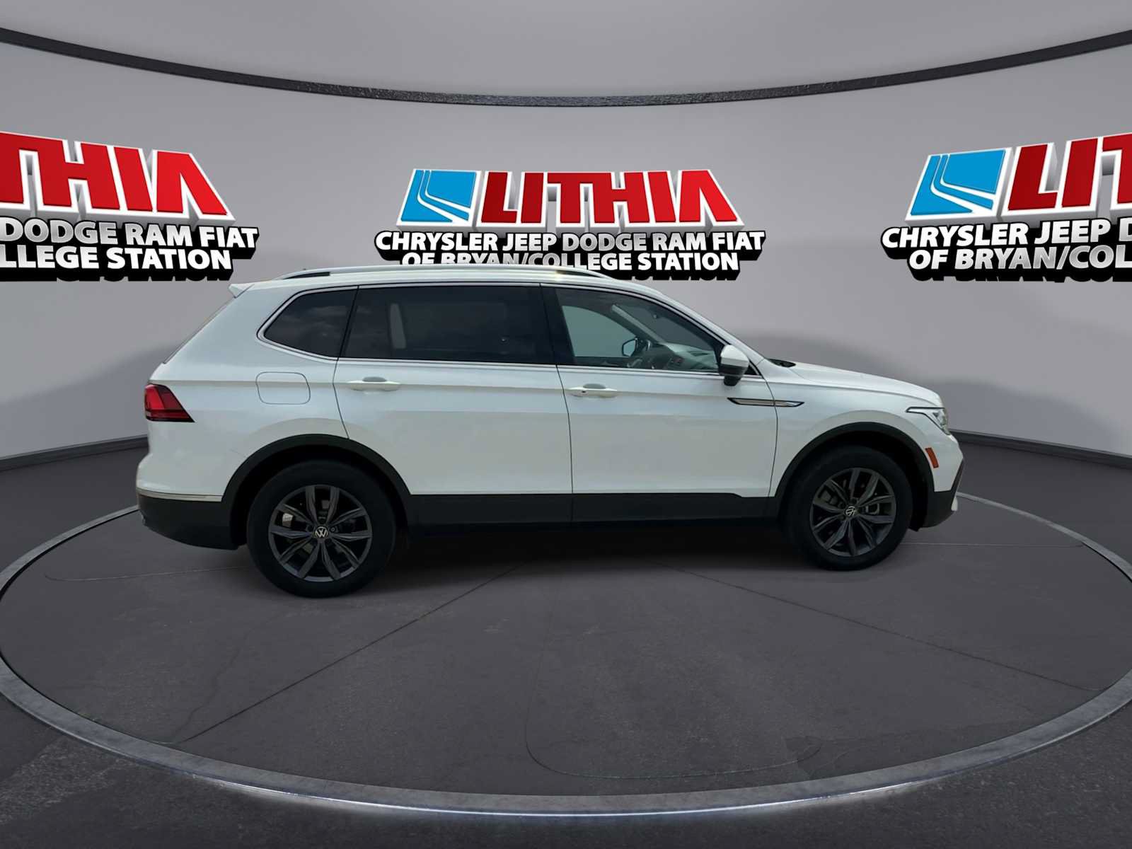 Used 2022 Volkswagen Tiguan SE AWD/4WD image 8