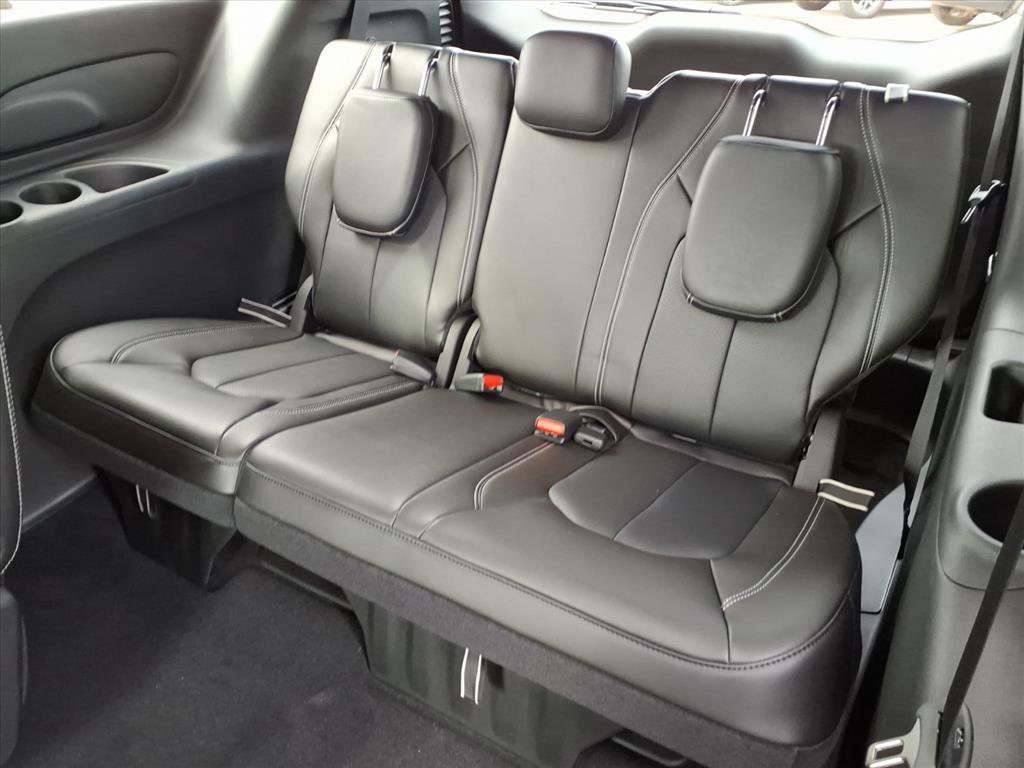 New 2026 Chrysler Pacifica Select image 13