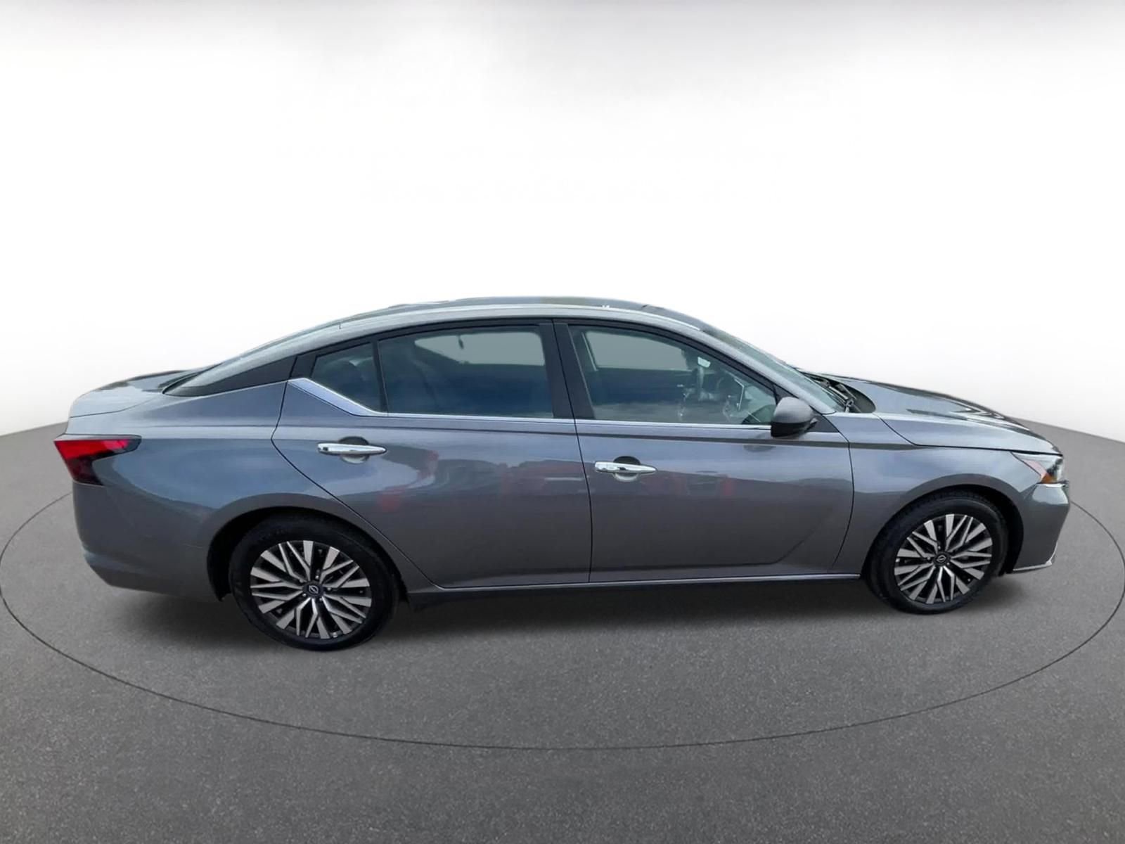 Used 2025 Nissan Altima 2.5 SV image 16