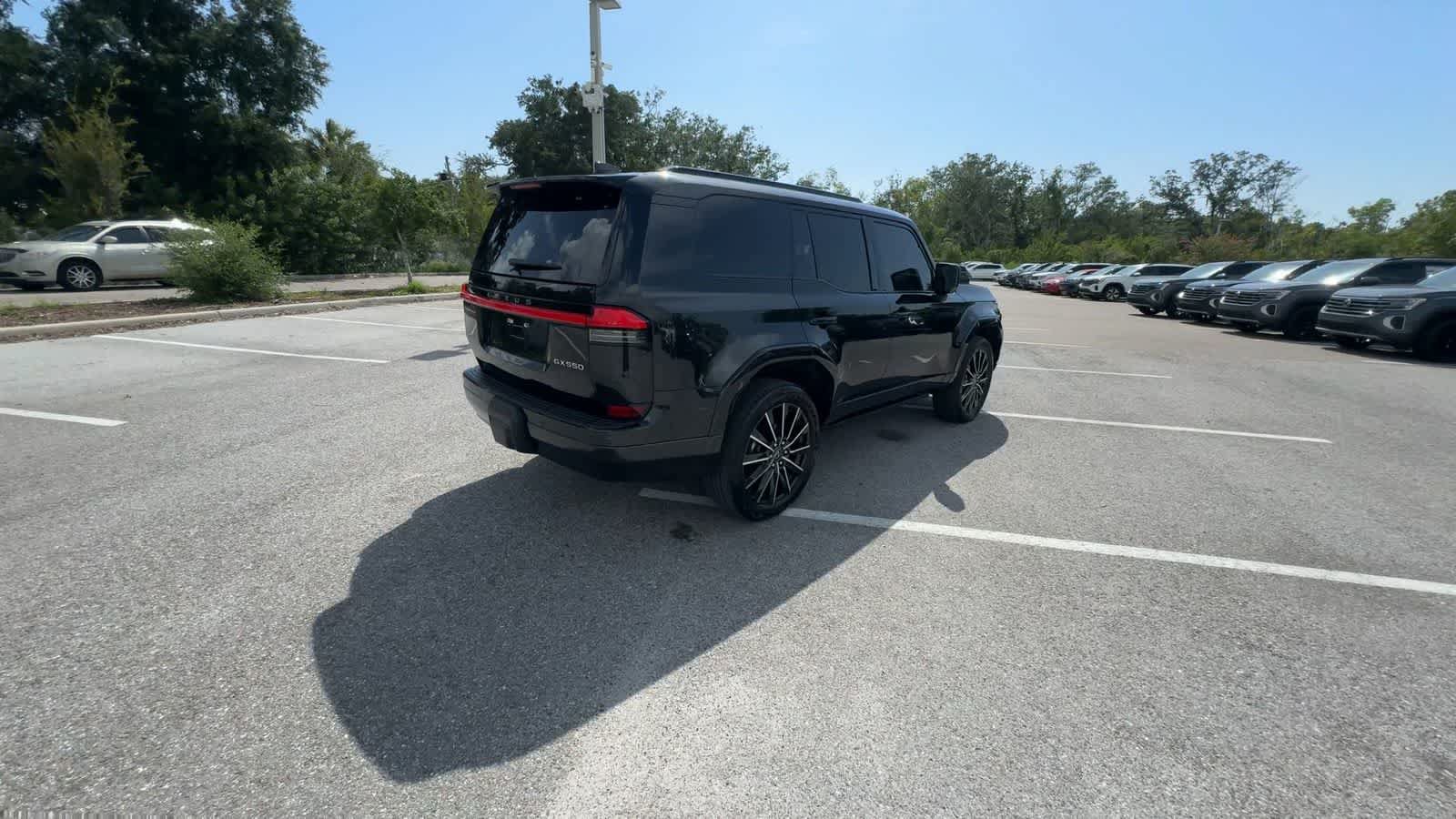 Used 2025 Lexus GX 550 w/ Accessory Package (2T) AWD/4WD image 8