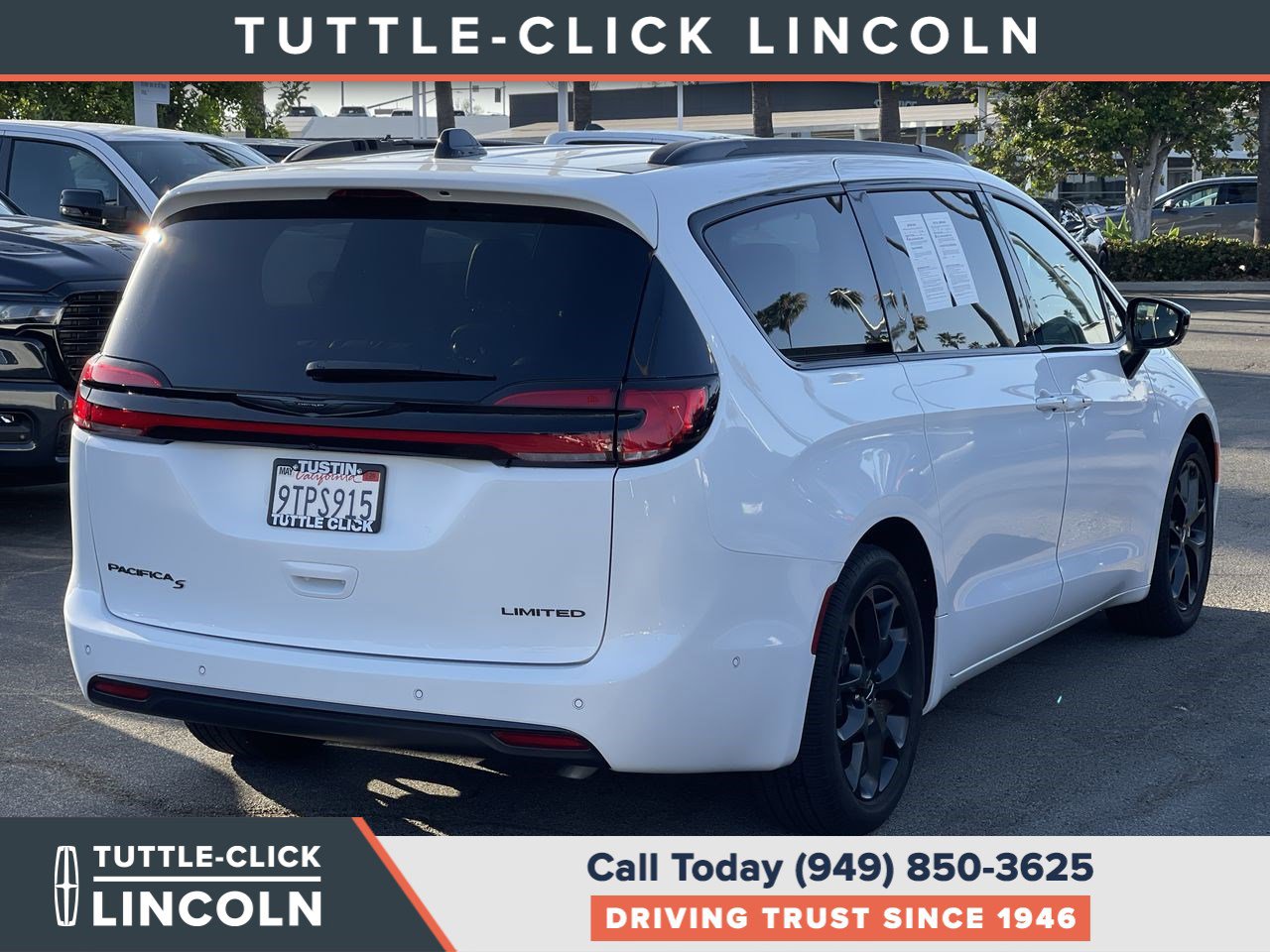 Used 2024 Chrysler Pacifica Limited w/ Uconnect Theater Family Group FWD image 6