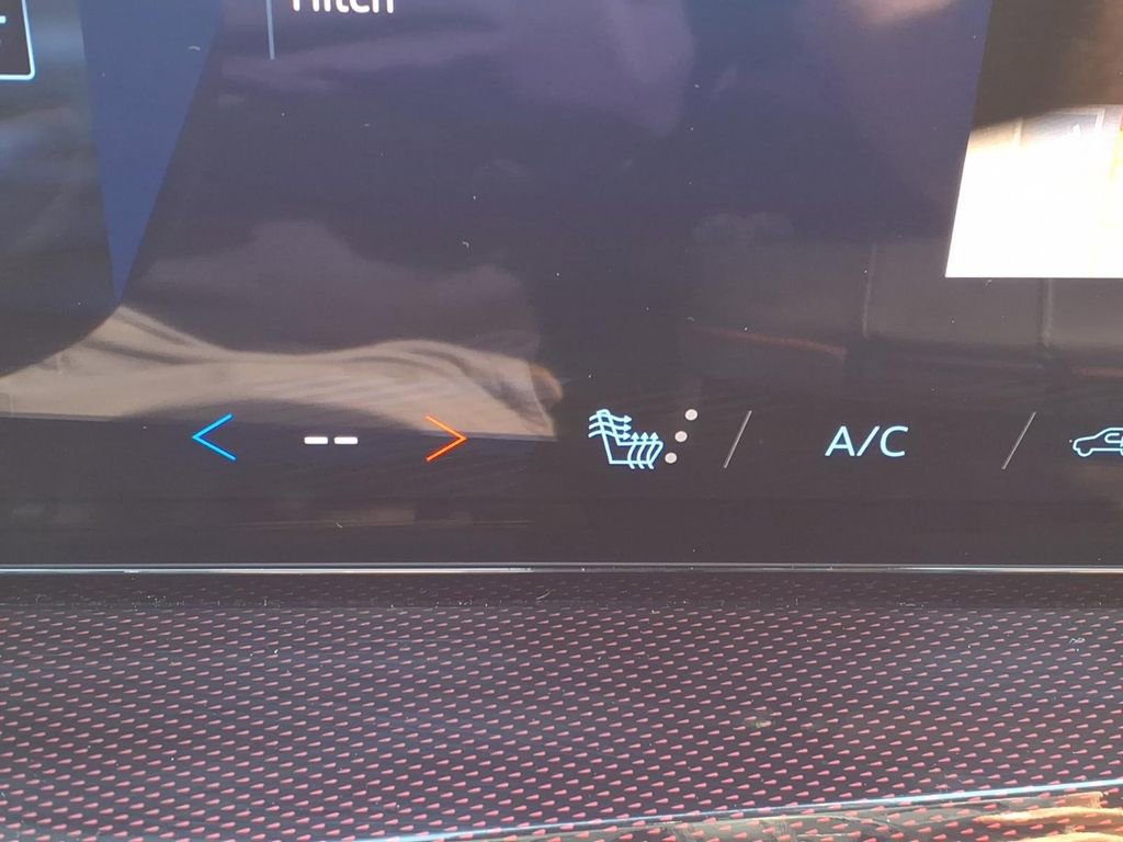 Used 2024 Chevrolet Traverse Z71 w/ Enhanced Driving Package image 18