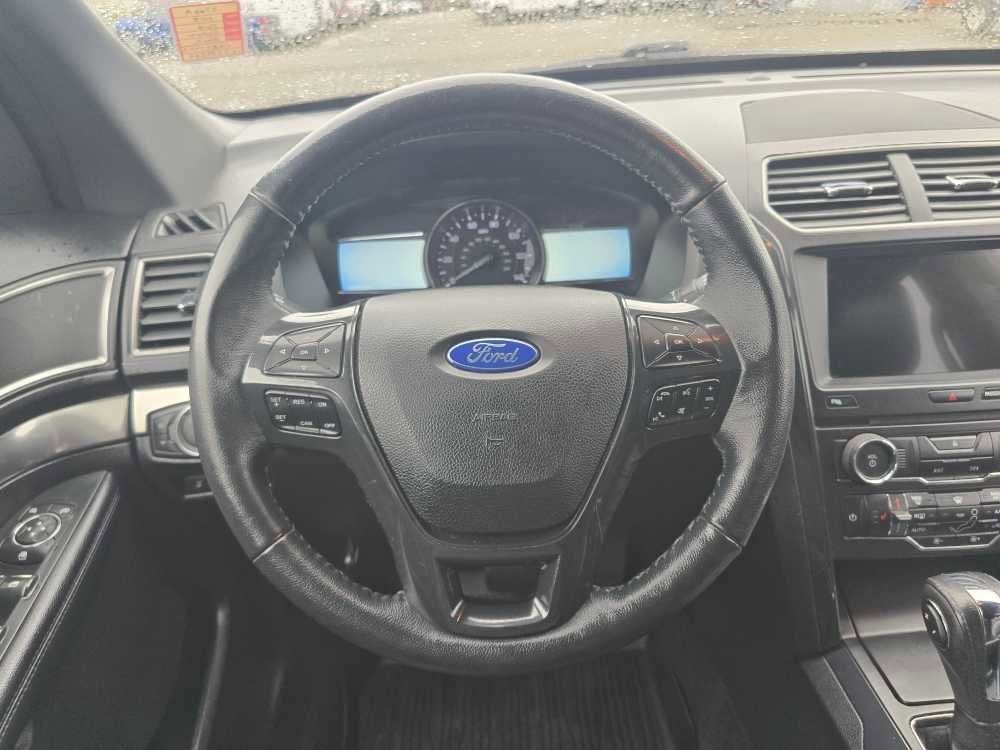 Used 2018 Ford Explorer XLT w/ Equipment Group 202A AWD/4WD image 11