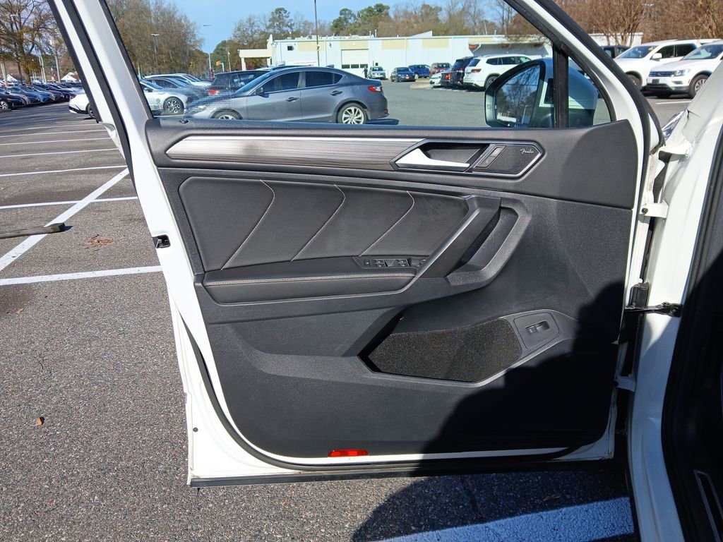 Used 2022 Volkswagen Tiguan SEL R-Line image 11