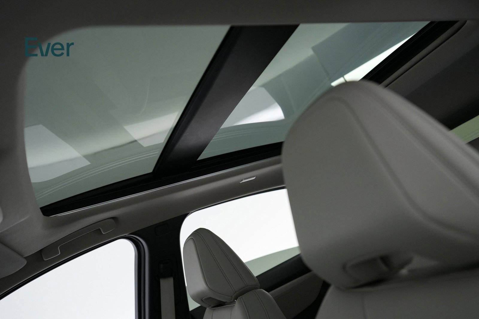 Used 2023 Nissan Ariya AWD image 22