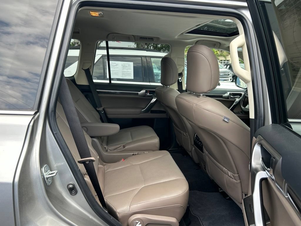 Used 2023 Lexus GX 460 Luxury w/ Sport Design Package AWD/4WD image 45