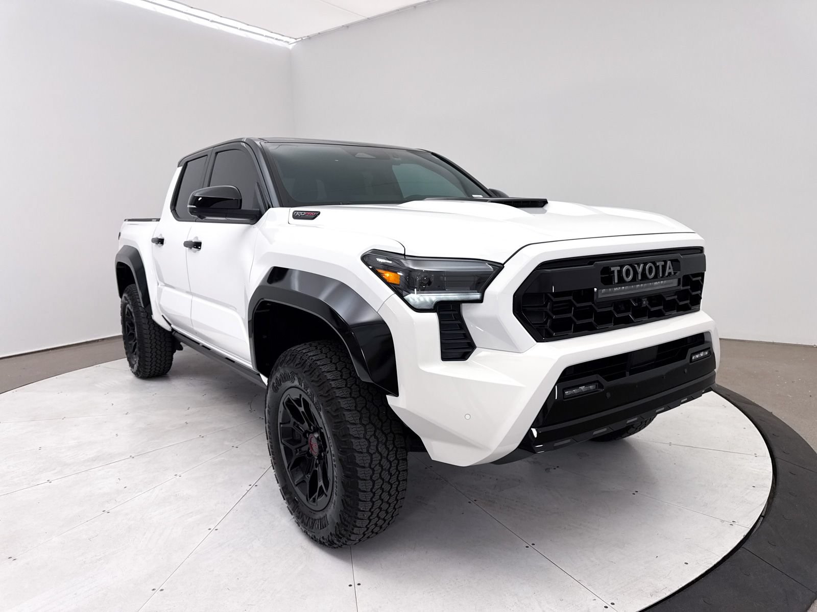 Used 2025 Toyota Tacoma TRD Pro AWD/4WD image 14
