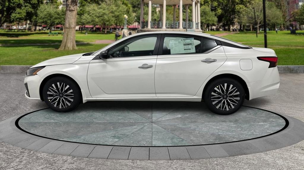 Used 2024 Nissan Altima 2.5 SV AWD/4WD image 8