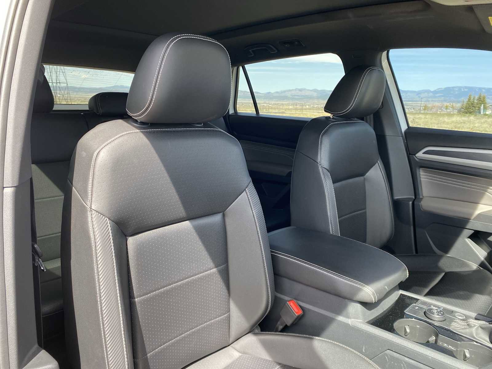 Used 2022 Volkswagen Atlas Cross Sport SEL R-Line image 16