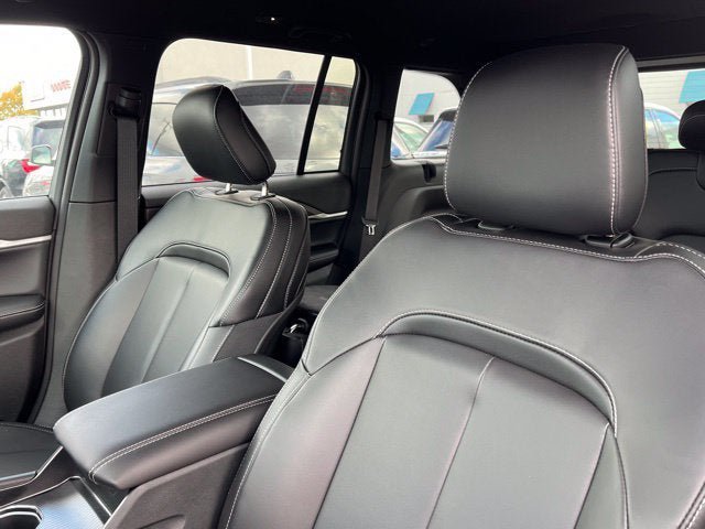 Used 2025 Jeep Grand Cherokee Limited w/ Black Appearance Package AWD/4WD image 6